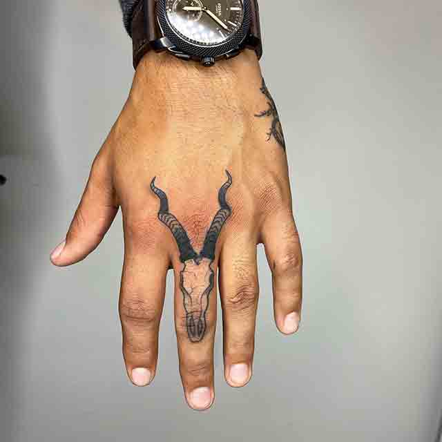 40 Coolest Finger Tattoos Ideas For Men 17