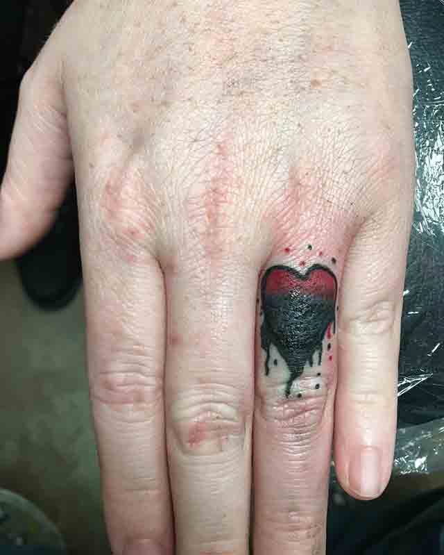 40 Coolest Finger Tattoos Ideas For Men 21