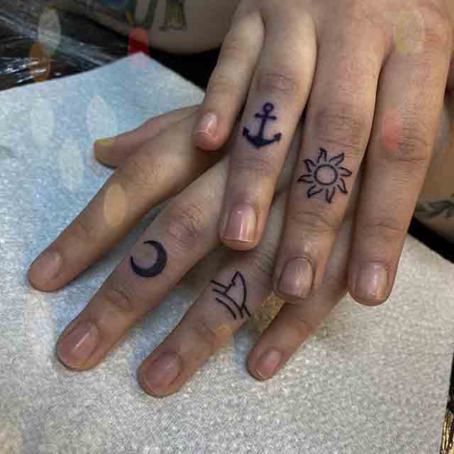 40 Coolest Finger Tattoos Ideas For Men 26