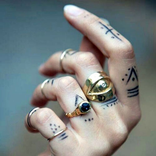 40 Coolest Finger Tattoos Ideas For Men 27