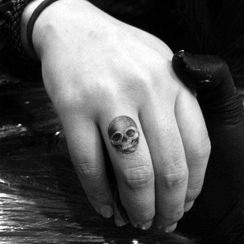 40 Coolest Finger Tattoos Ideas For Men 40