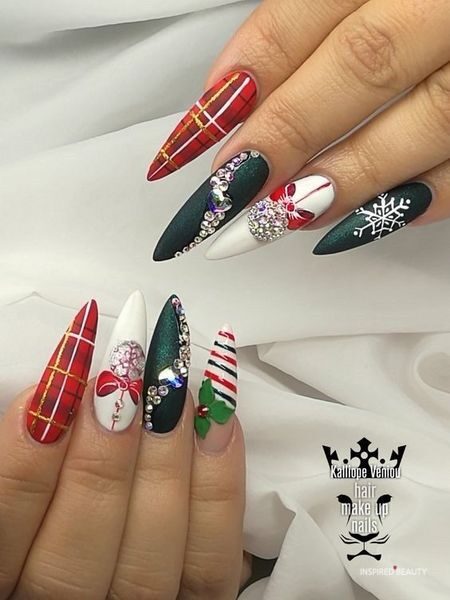 Beautiful Christmas nails acrylic