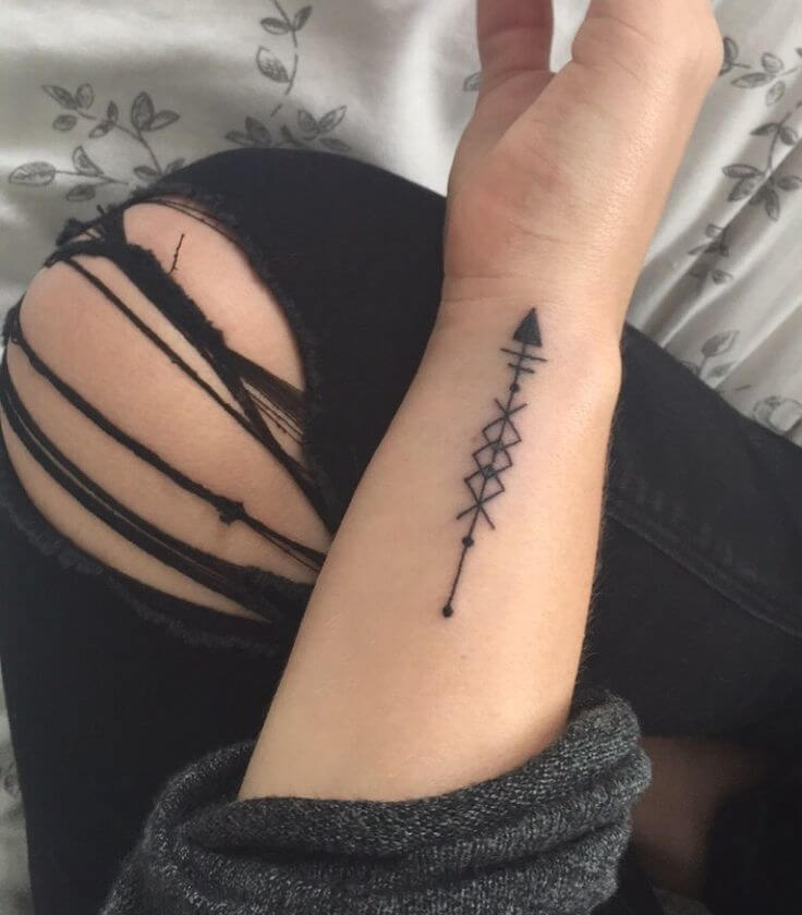 Design Arrow Wrist Tattoo