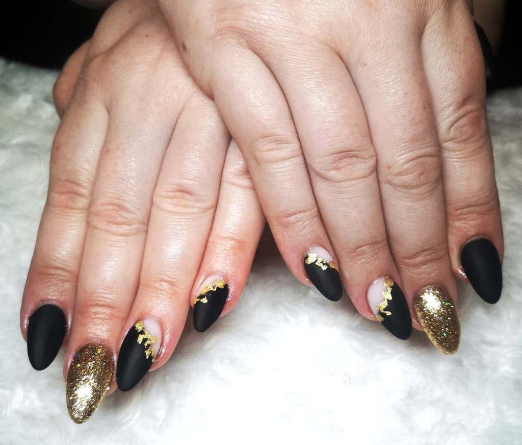 New Years Nails Black and Gold