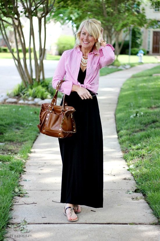 Stylish Summer Outfits for Women Over 50 1