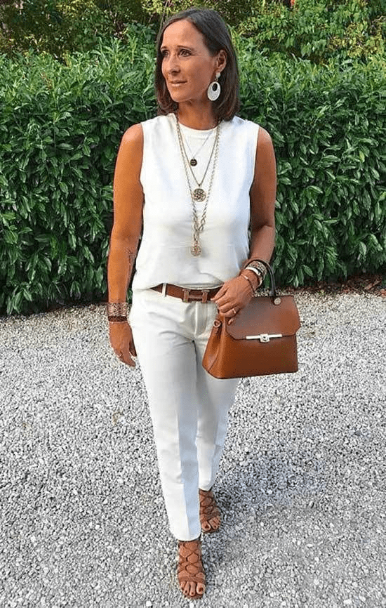 Stylish Summer Outfits for Women Over 50 2