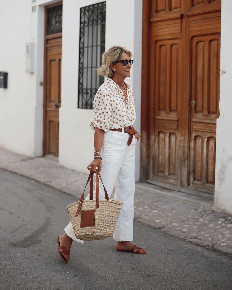 Stylish Summer Outfits for Women Over 50 3